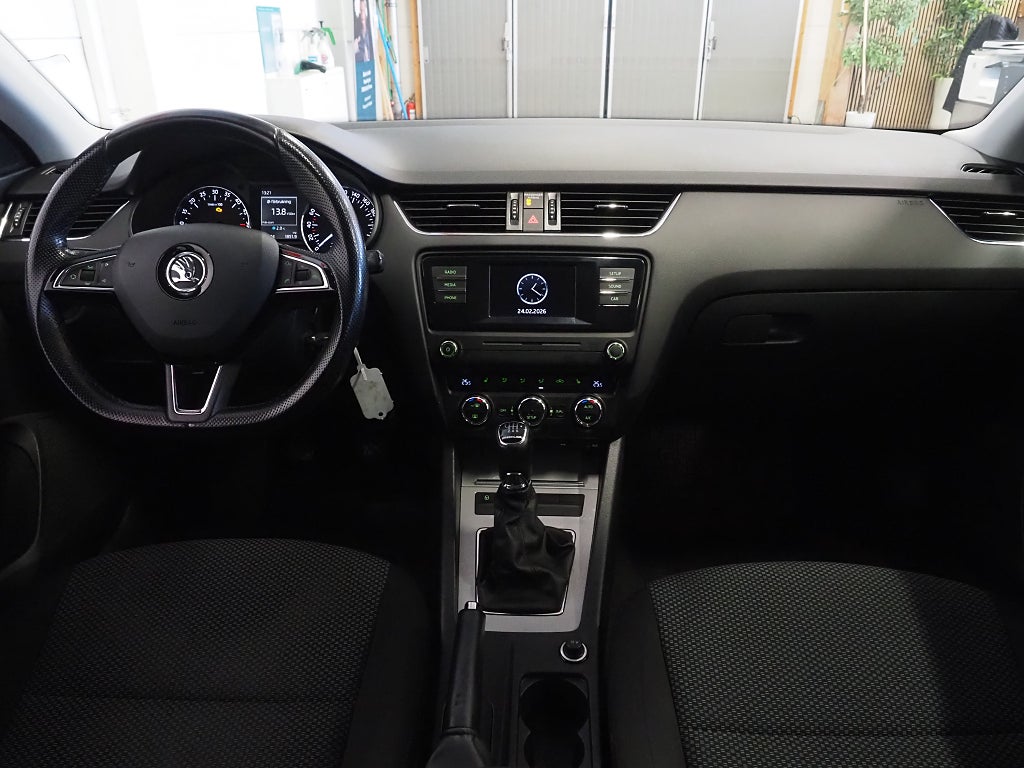 Skoda Octavia 1.6 TDI 110hk Greenline Pluspaket Dragkrok P-Sensorer 2015