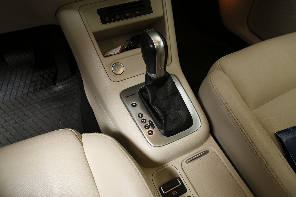 Volkswagen Tiguan 2,0 TDI 4M S&S DSG 177hk 1ägare Pano Drag 2015