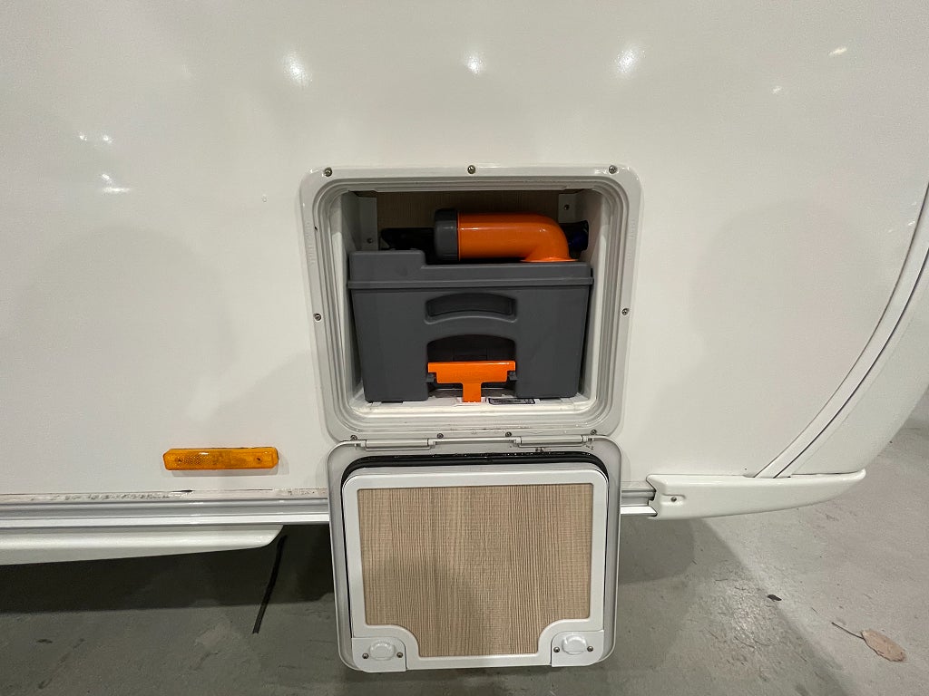 Adria Adora 572 UT /ALDE/Långbäddar/Markis/Badrum bak - Adria