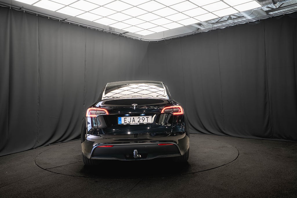Tesla Model Y Standard Range RWD DRAG PANO LÄDER 1-ÄGARE MOMS