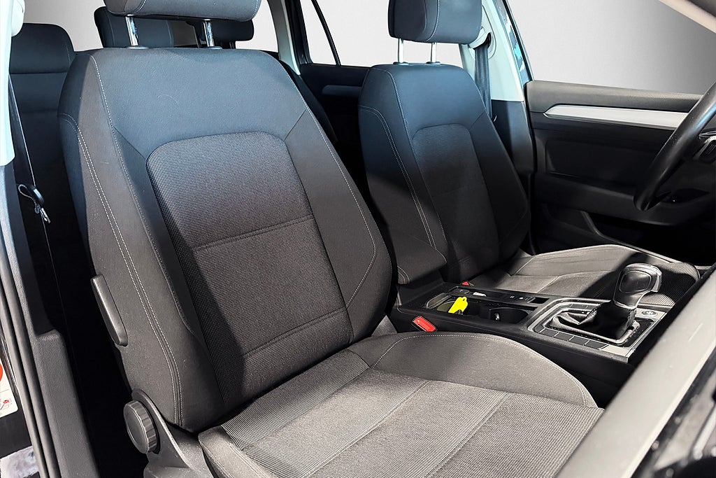 Volkswagen Passat SC 1.4 TSI DSG Automat Cockpit Dragkrok P-Sensorer 2018