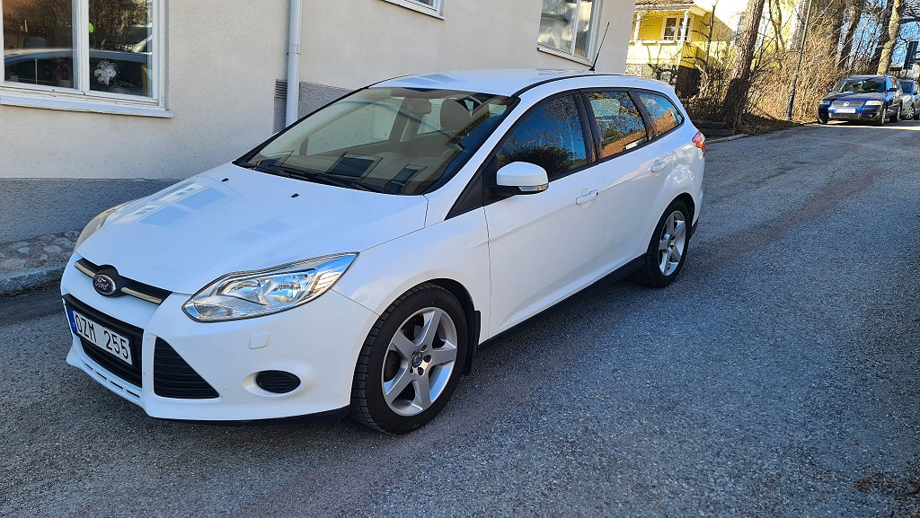Ford Focus Kombi 1.6 Ti-VCT 120hk Dragk Årsskatt 624 kr