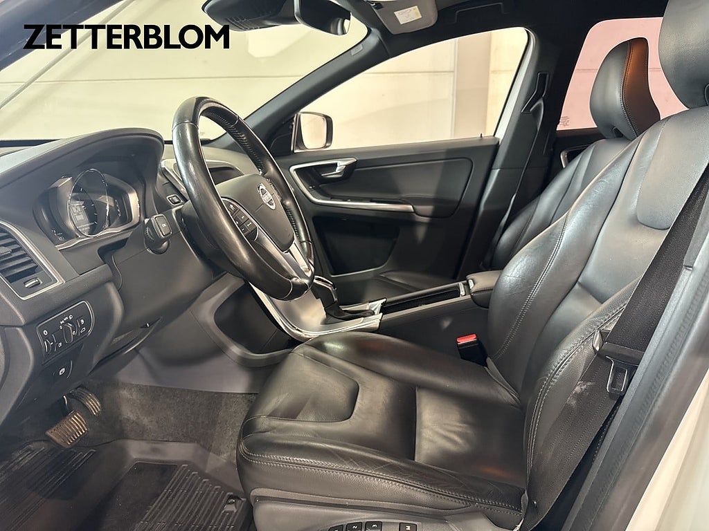 SUV Volvo XC60 7 av 14