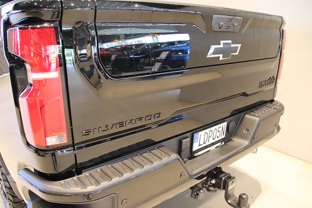Chevrolet Silverado 2500 HD Crew Cab 6.6 V8 Duramax Midnight Ed omg lev