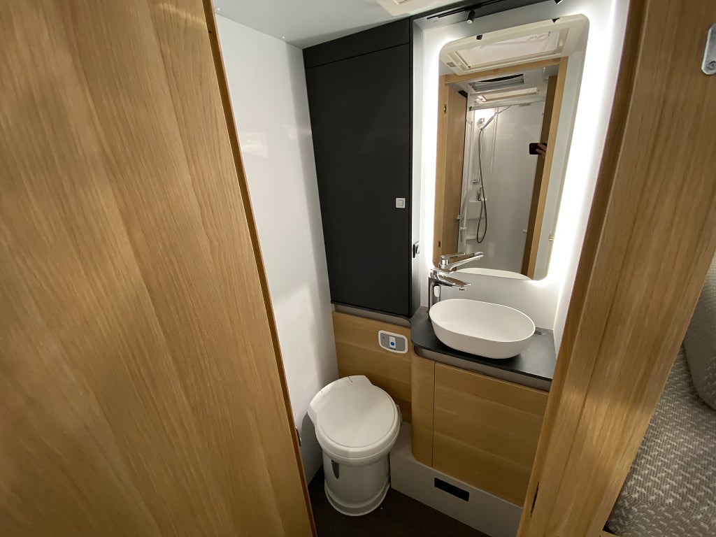 Adria Matrix Axess 670 SL /Taksäng/Solcell/B-körkort/Maxx-fan/EL-Patro - Adria