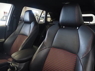 SUV Toyota RAV4 14 av 26