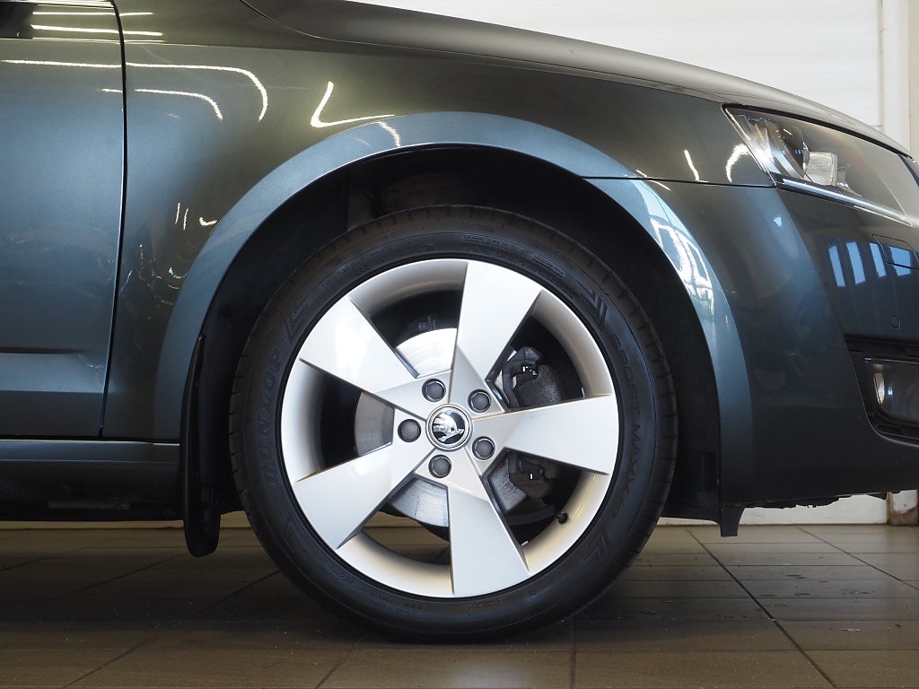Skoda Octavia Kombi 1.4 TSI 150hk Style Premium Drag P-Värm Nav B-Kam 2017