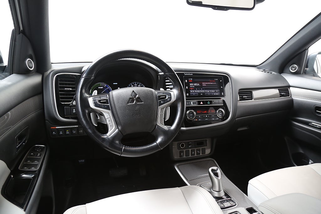 Mitsubishi Outlander PHEV 224hk Business Aut 4WD Skinn 360°-kamera Drag 2019