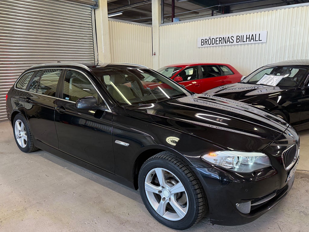 BMW 520d Touring Steptronic/ Dragkrok/ Lane-assist/ Elstolar