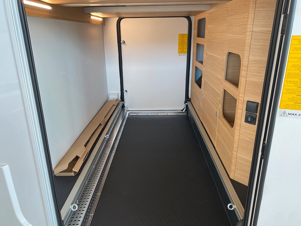 Adria Sonic Plus 700 SL / ALDE / Aut 180hk / Taksäng / Ugn - Adria