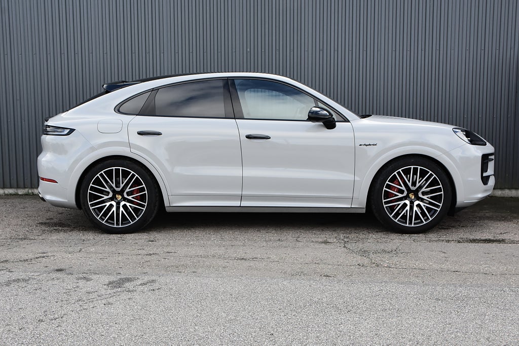 Porsche Cayenne 2024 - miniatyr 3