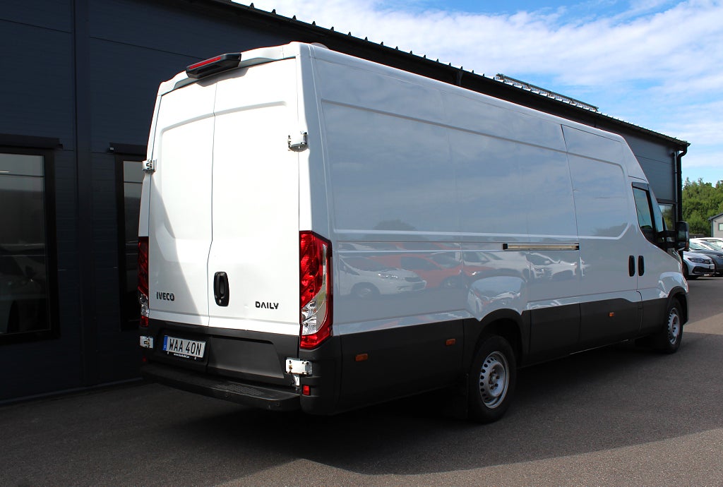 Iveco Daily 35-140 Skåpbil 2.3 JTD L4H2 MOMS 3-SitsHi-Matic Euro 6