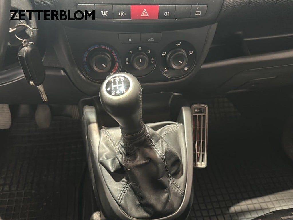 Transportbil - Skåp Opel Combo 14 av 16