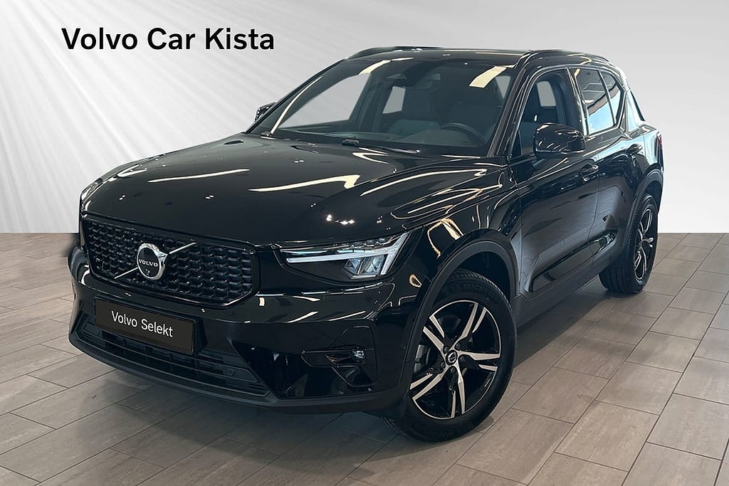 Volvo XC40 B3 FWD Bensin Plus Dark I 360° I Värmare I Nav