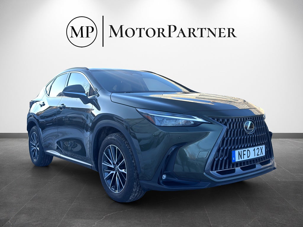 Lexus NX 450h+ E-CVT AWD Business Plus Kamera Navi Läder MOMS