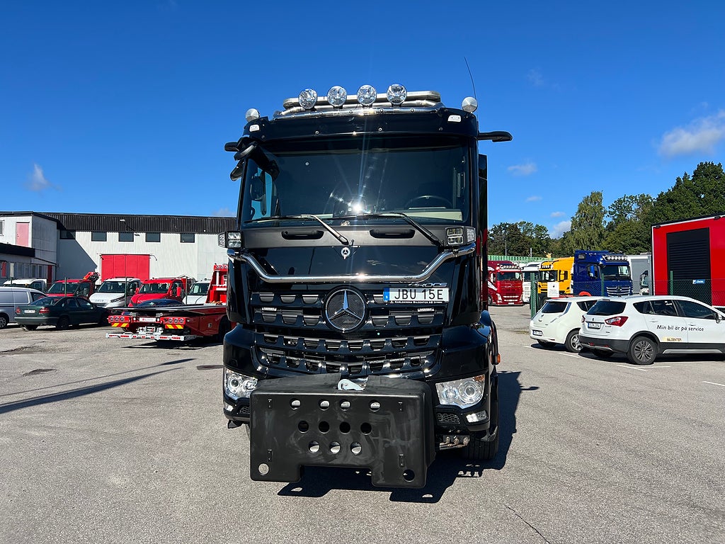Mercedes-Benz Arocs 3251 Tridem Lastväxlare, Fullt Plogutrustad
