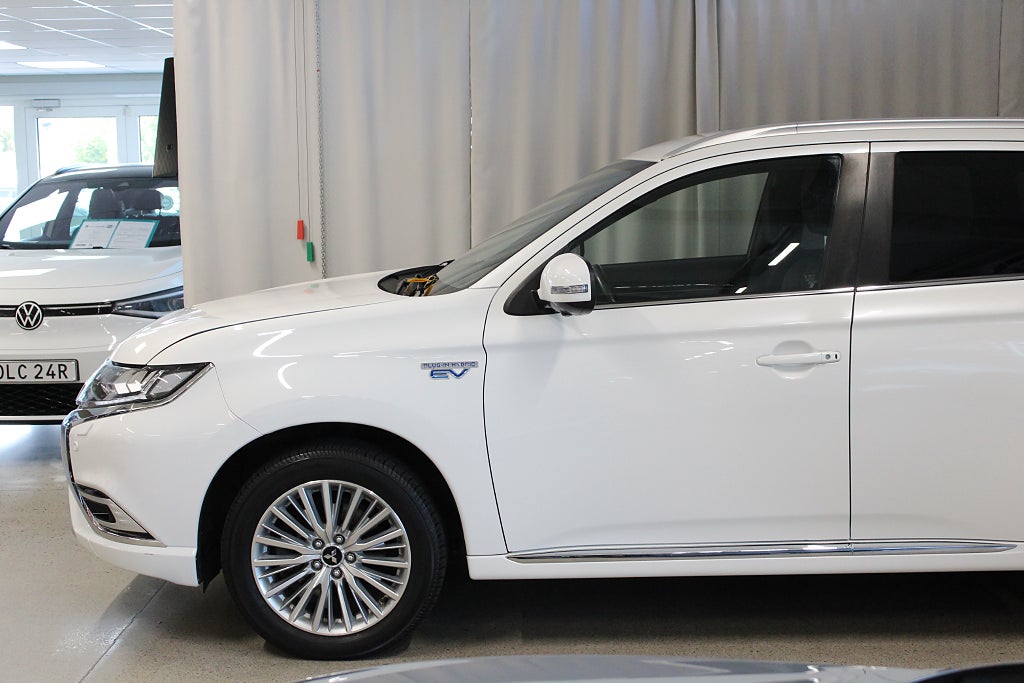 Mitsubishi Outlander PHEV 224hk Business X, 360 kamera, 7253 mil