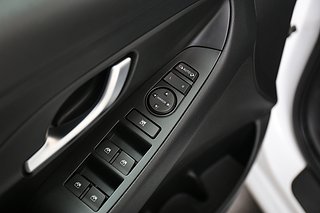 Halvkombi Hyundai i30 Fastback 15 av 19