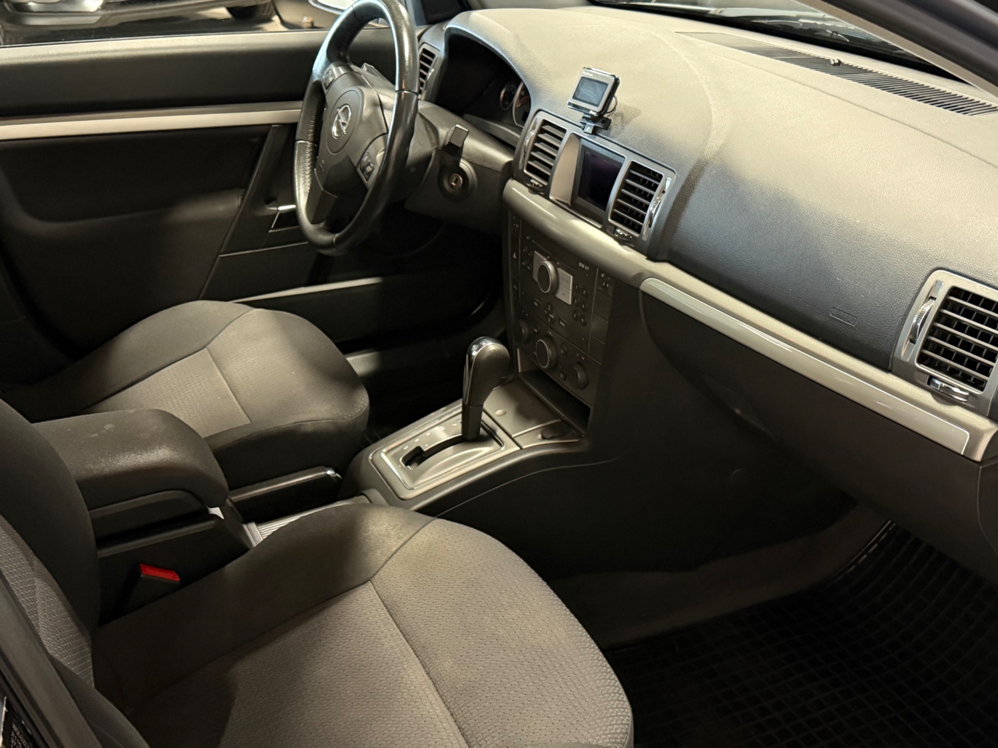 Opel Vectra Sedan 2.2 Direct Euro 4 2007, kuva 5/10
