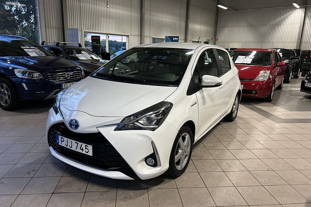 Toyota Yaris Hybrid e-CVT Active  / SUPERDEAL FR 3.95 / B-KAMER