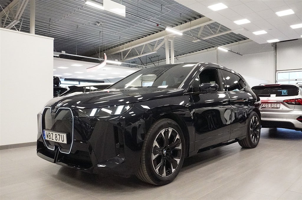 BMW iX xDrive60 B W Drag Panorama DAP