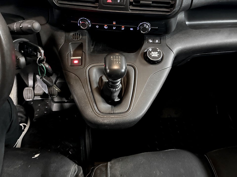Bild på Peugeot Partner PRO 1.5 BlueHDi 130hk 4x4 L2 DRAG BACKSENSORER