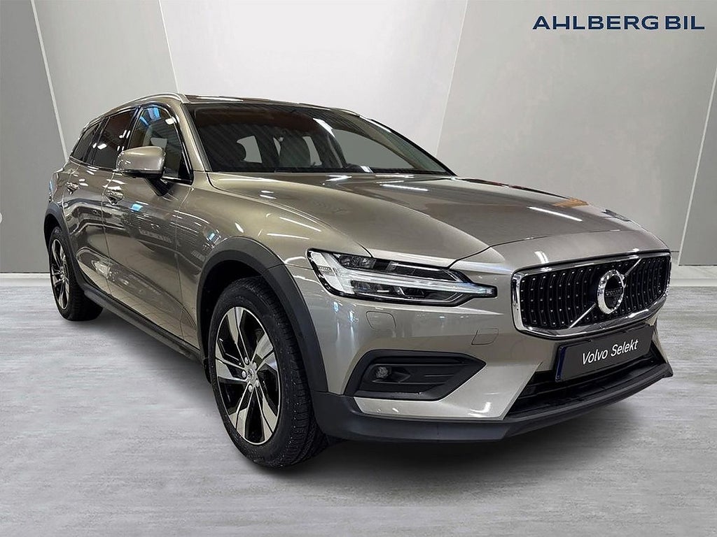 Volvo V60 Cross Country B4 AWD Diesel Adv SE, Förarstöd, Ljuspaket, Teknikpaket, Parkeri