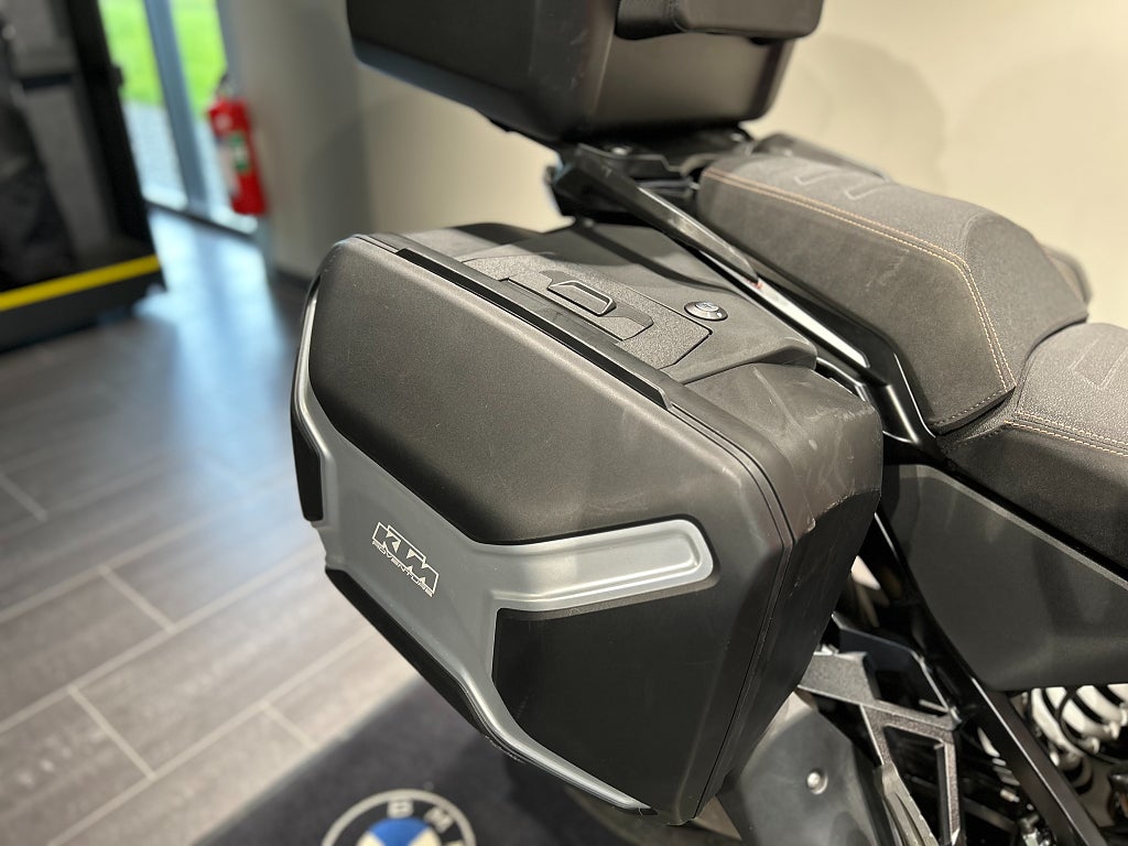KTM 1290 Super Adventure S / Tech pack / 3 väskor / Endast 1302 mil!