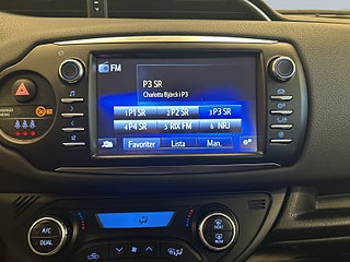 Toyota Yaris Hybrid e-CVT Rattvärme/Kamera/MoK/AWD – bild 15