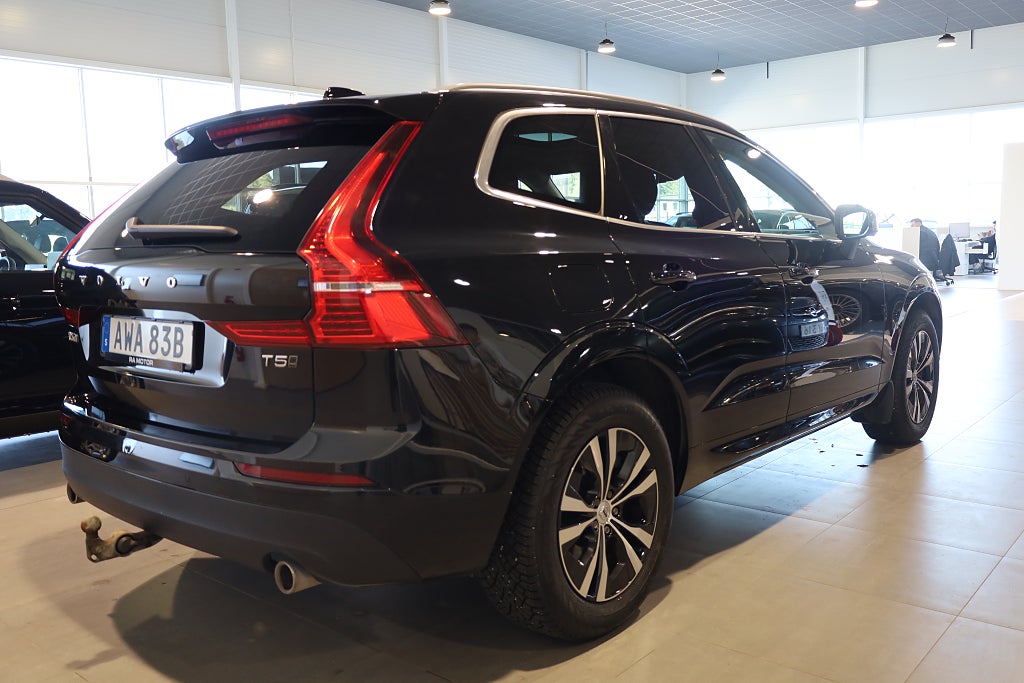 Volvo XC60 T5 AWD Geartronic Momentum Advanced Drag Pano Navi 2020