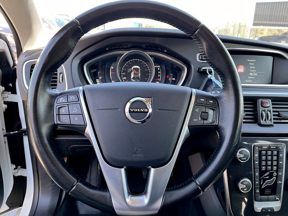 Bild på Volvo V40 D2 Momentum 120hk B-KAMERA PANO