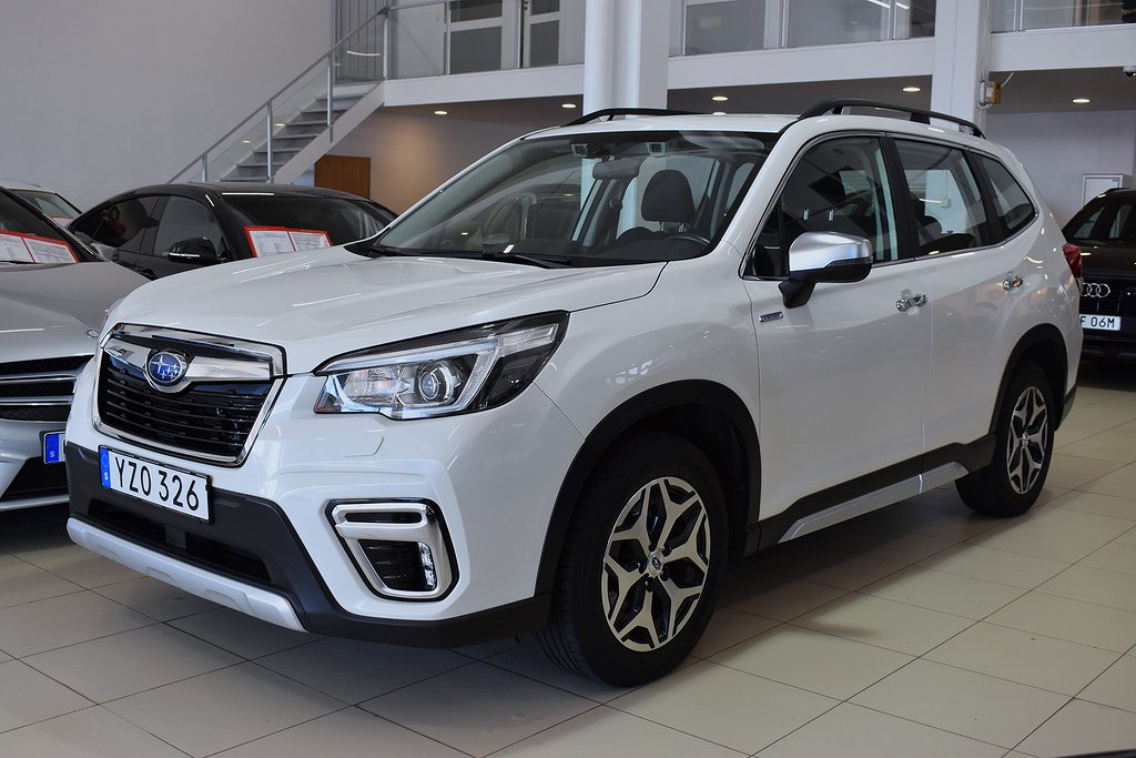 Subaru Forester e-Boxer Lineartronic B-kam LED Carplay Moms Euro 6