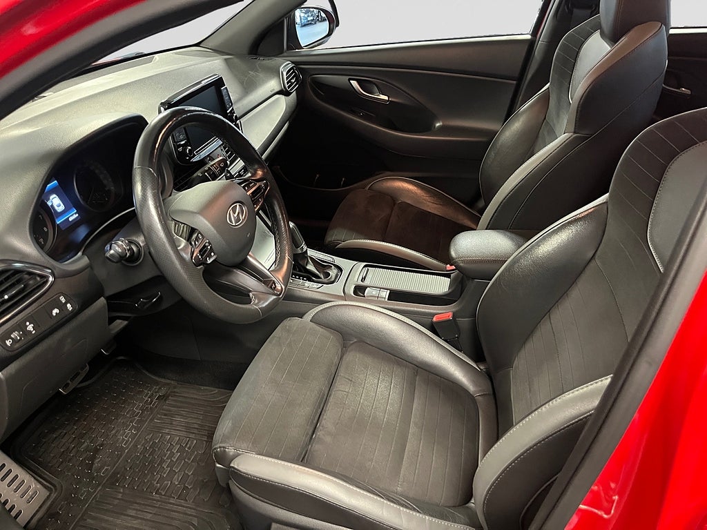 Hyundai i30 Fastback 1.4 T-GDi Aut N-Line Farthållare Rattvärme bild 9