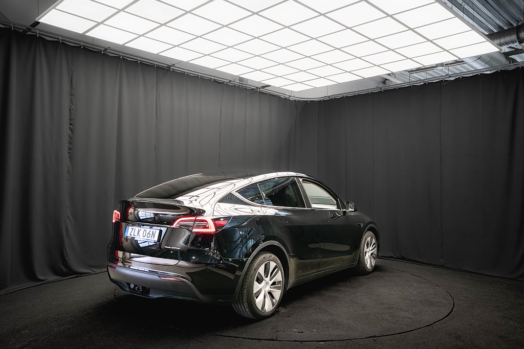Tesla Model Y Long Range AWD DRAG PANO 1-ÄGARE BATTERITESTAD MOMS