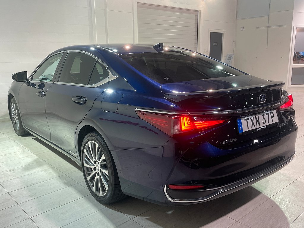 Lexus ES 300h 2.5 E-CVT Limited Edition B-Kam MOMS 2021