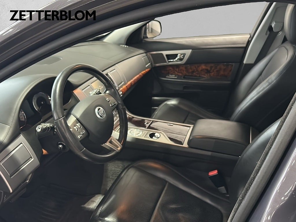 Sedan Jaguar XF 8 av 23