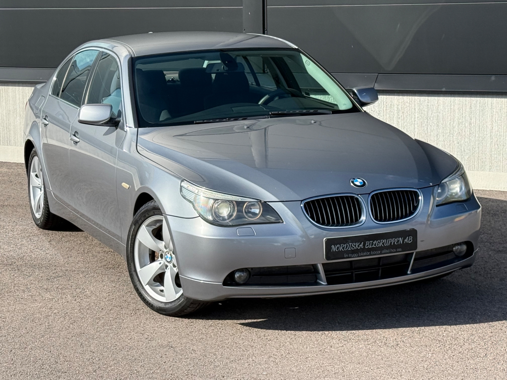 BMW 520 i Sedan Euro 4 2004, bild 4/52