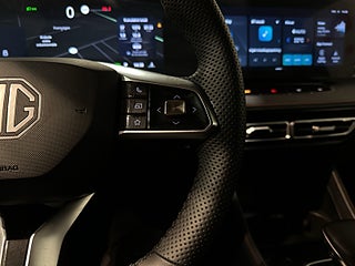 MG HS PHEV Luxury 360° GPS Pvärm Elbaklucka Skinn SoV MOMS – bild 19