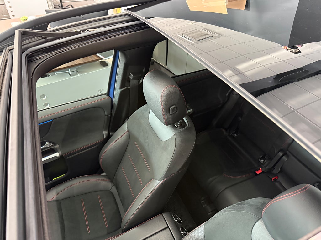 Mercedes-Benz GLB 200 AMG Premium 7 sits Värmare Glastak Drag - bild 7
