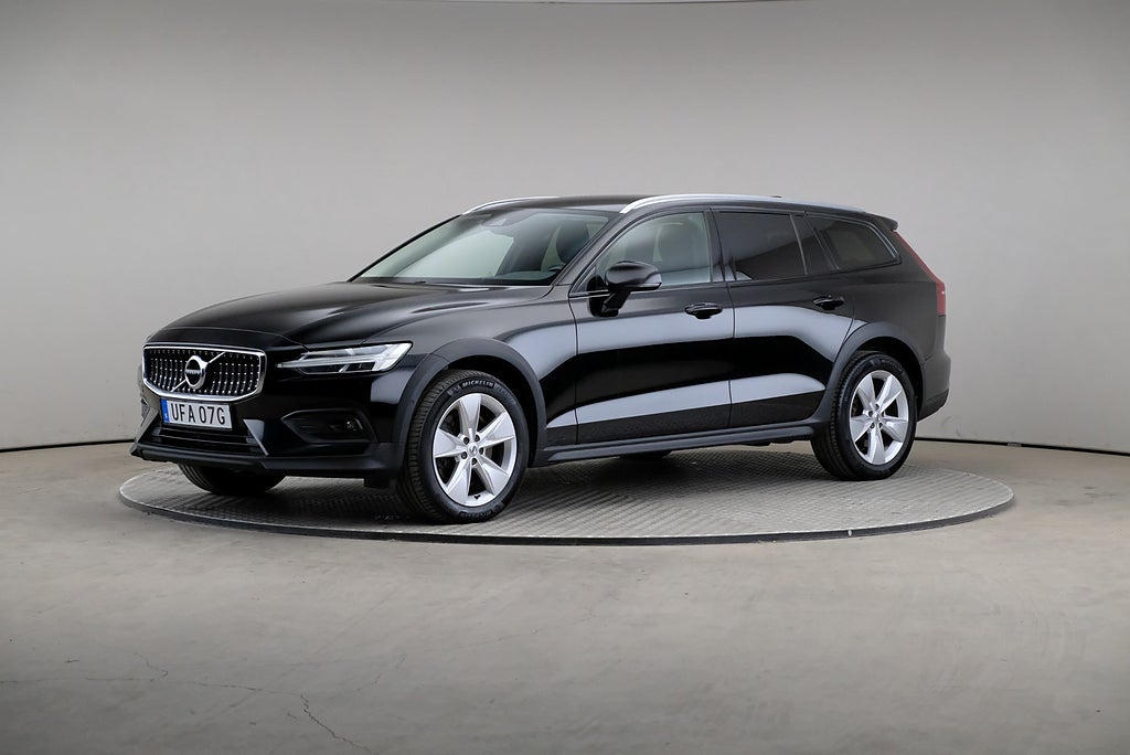 Volvo V60 Cross Country Cross Country B4 AWD 197hk Momentum H&K Drag