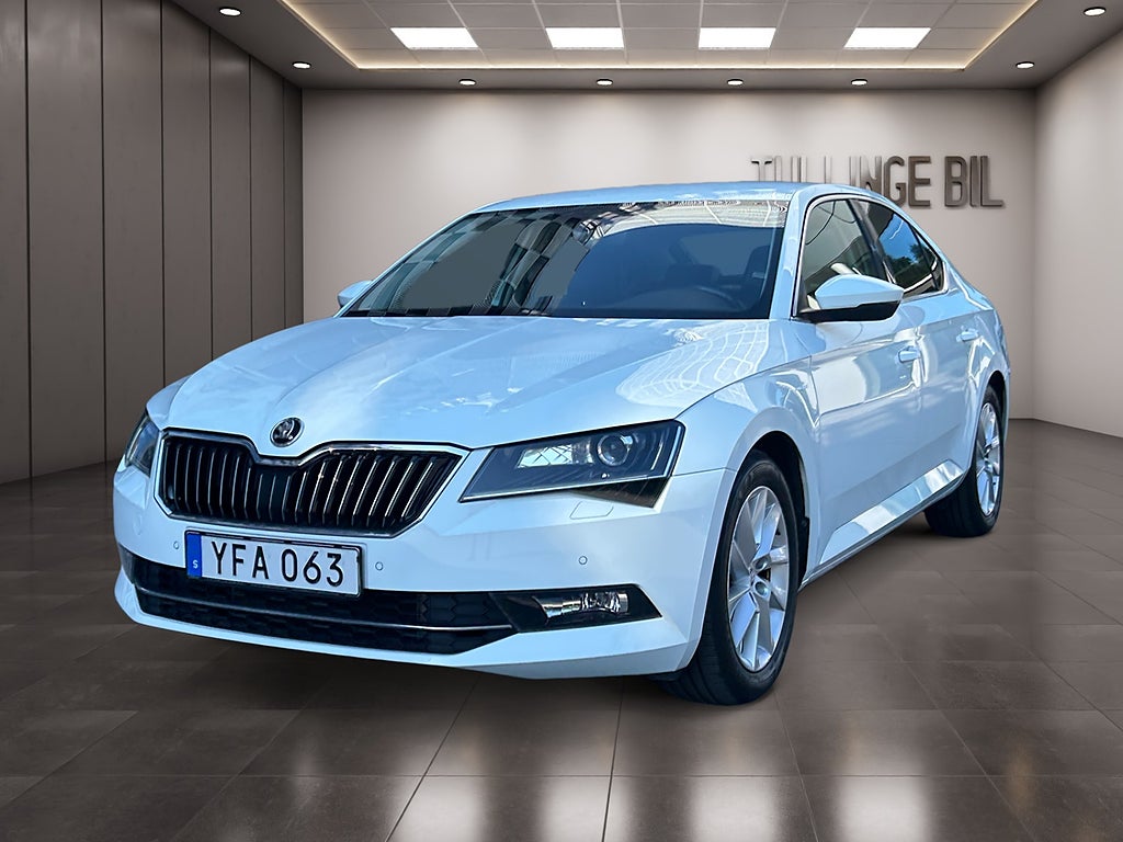 Skoda Superb 2.0 TDI 4x4 L&K Läder Elstolar Värmare Drag Kamrem-Bytt
