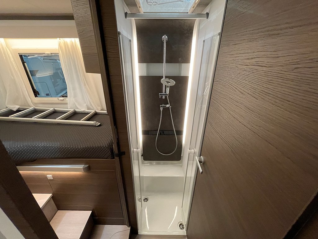 Adria Sonic Supreme 700 SL / Automat 180hk / ALDE / Taksäng - Adria