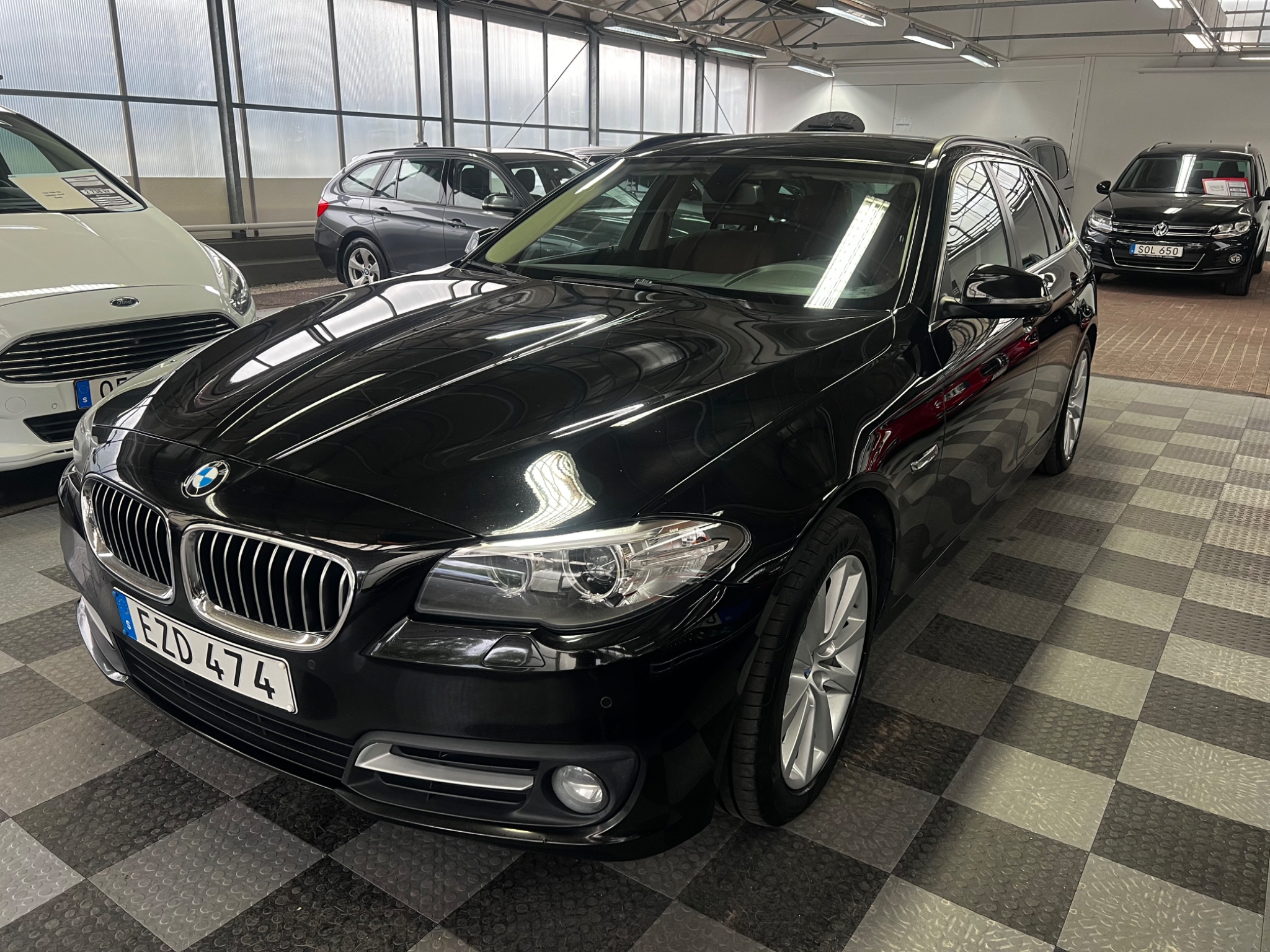 BMW 520 2017, bild 2/51