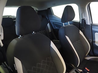 Halvkombi Nissan Micra 9 av 19