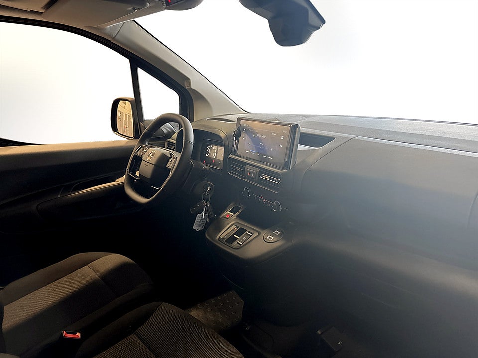 Bild på Opel Combo 130hk Aut L2 - EDITION! VÄRMARE & DRAGKROK INGÅR!