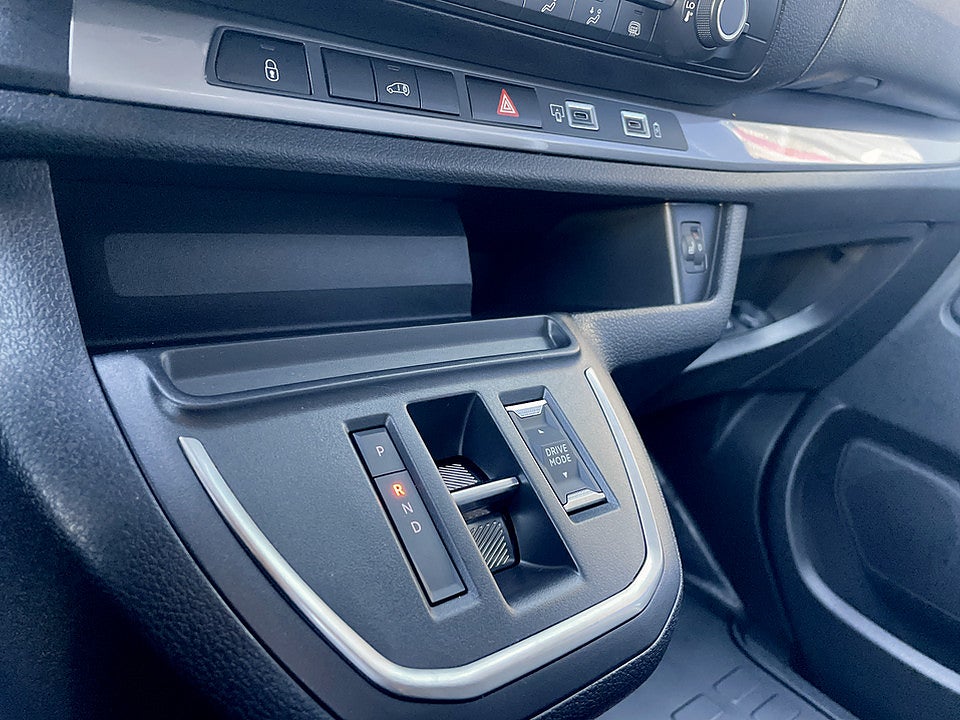 Bild på Peugeot e-Expert L2 75kWh 