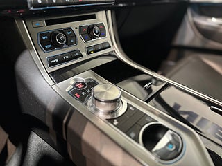 Jaguar XF 3.0 V6 AWD Taklucka Kamera GPS Meridian S/V-hjul