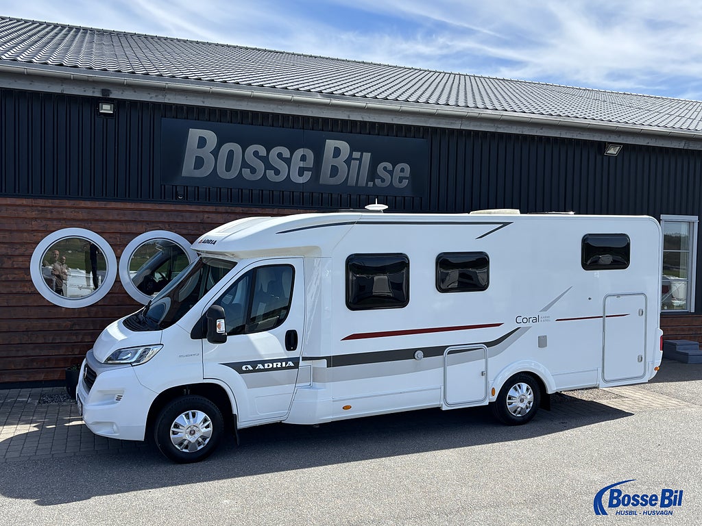 Adria Coral S 670 SL * Solceller * Stort garage * Vinkelkök *