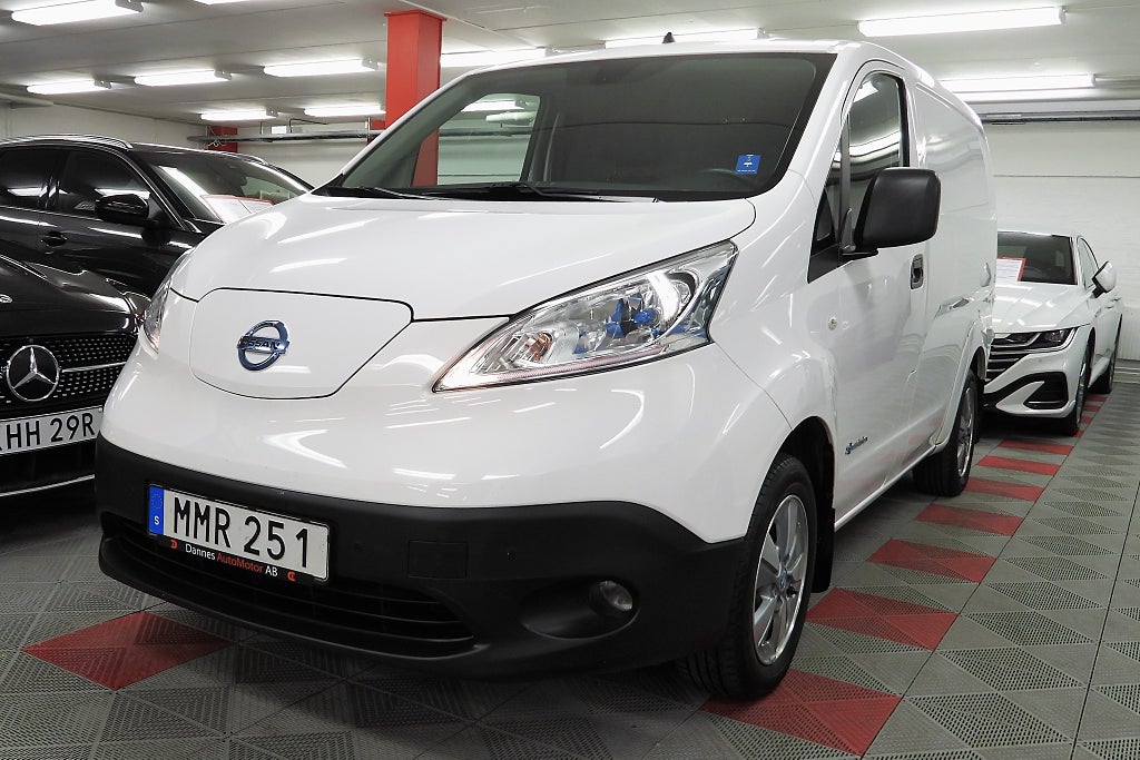 Nissan e-NV200 Van 40 kWh Bakkamera GPS Dragkrok Lågmil Verkstadsinre 200km SOH
