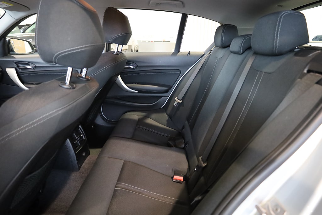 BMW 118I Steptronic Advantage PDC Connected Blåtand 2017